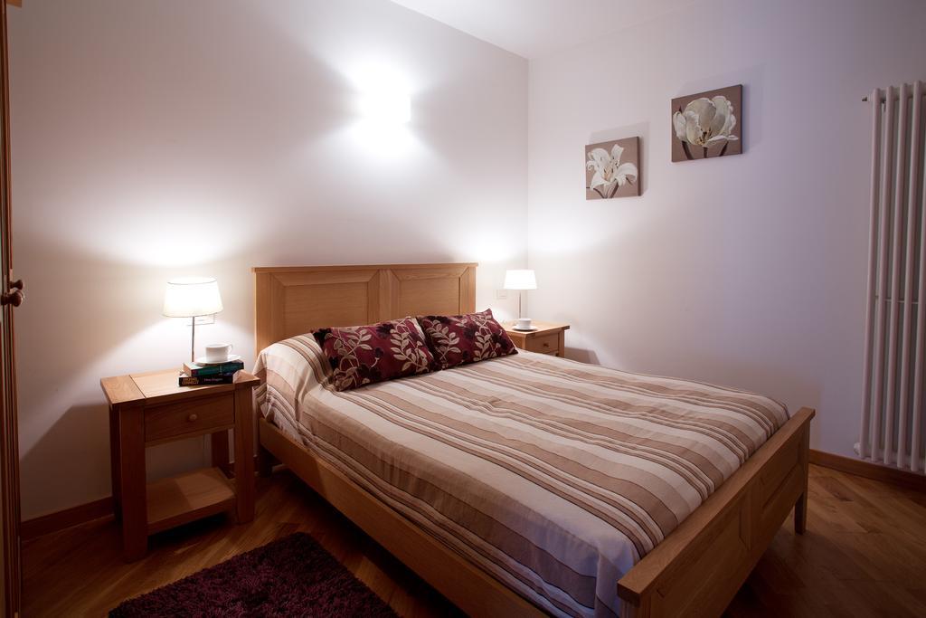 5 Luxury Laglio Apartments-By Italian Apartments Номер фото
